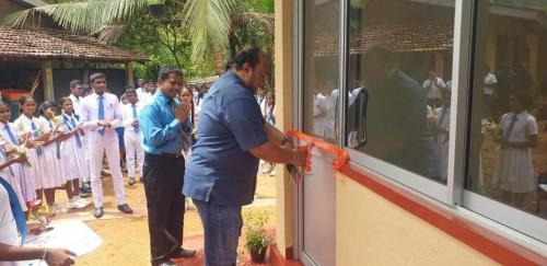 Handing over a New English Activity Building (4)