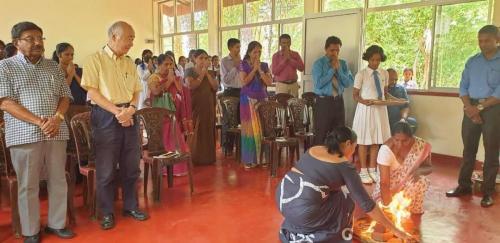 Handing over a New English Activity Building (5)