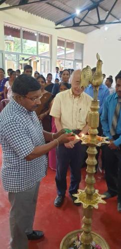 Handing over a New English Activity Building (6)